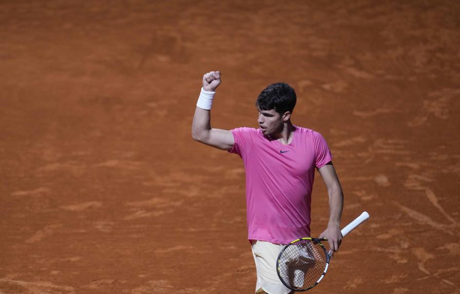 Alcaraz gana su 1er partido del año, en Abierto de Argentina