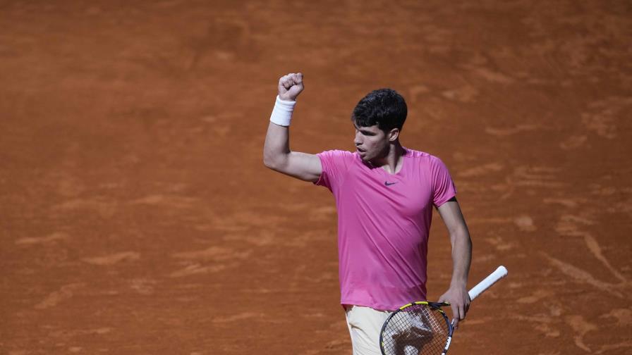 Alcaraz gana su 1er partido del año, en Abierto de Argentina