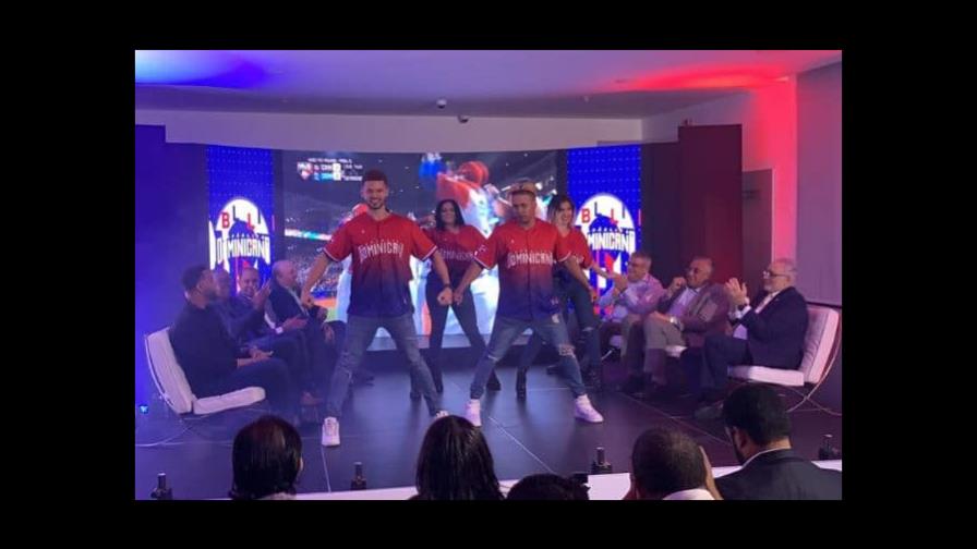 Uniforme del equipo RD para el Clásico apela a la “guerra” con colores de la bandera invertidos Uniforme del equipo RD para el Clásico apela a la “guerra” con colores de la bandera invertidos