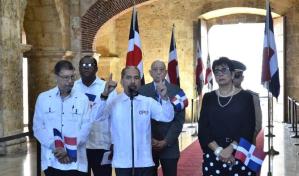 Efemérides Patrias honra a Francisco Alberto Caamaño en el 50 aniversario de su muerte