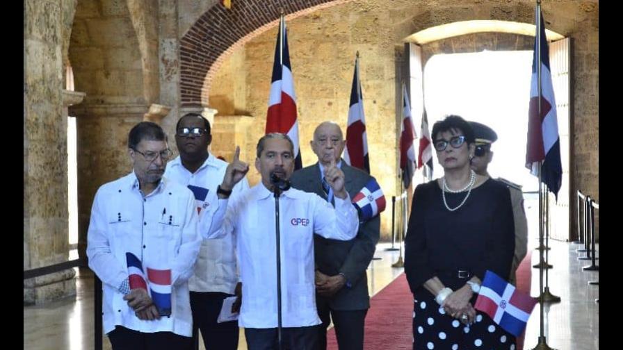 Efemérides Patrias honra a Francisco Alberto Caamaño en el 50 aniversario de su muerte