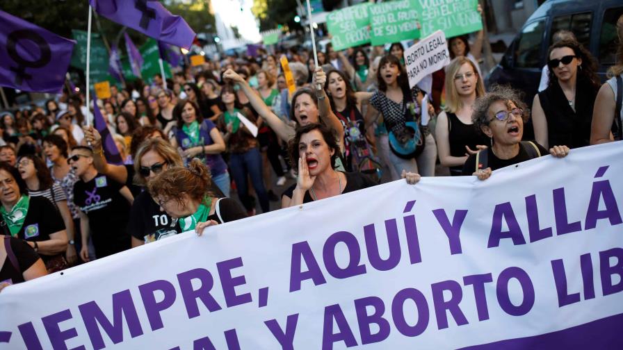 España aprueba el aborto y el cambio de sexo sin trabas desde los 16 años