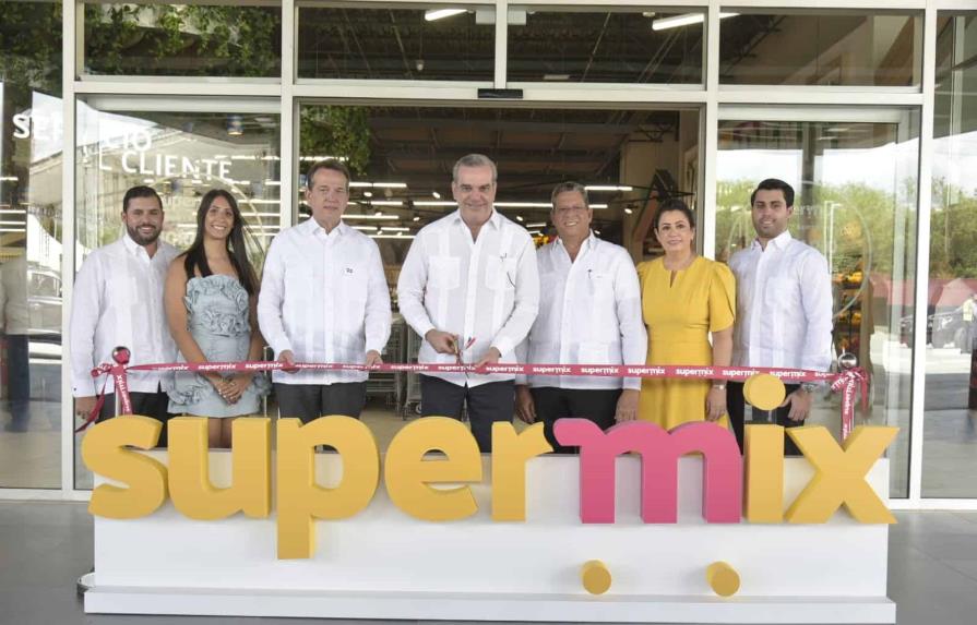 Abinader inaugura ferretería-supermercado Supermix en la avenida República de Colombia