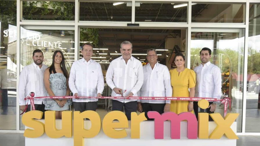 Abinader inaugura ferretería-supermercado Supermix en la avenida República de Colombia