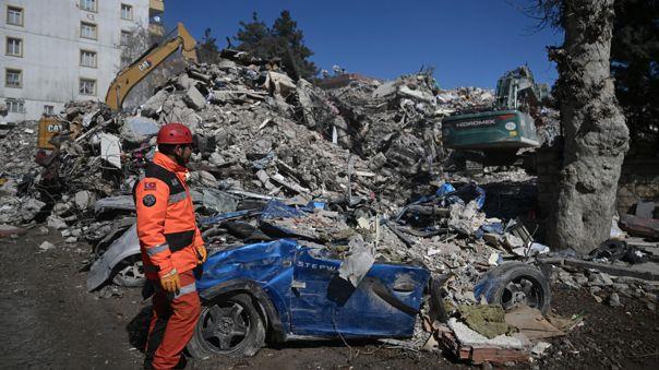 Turquía encarcela a 54 sospechosos del derrumbe de edificios tras sismo