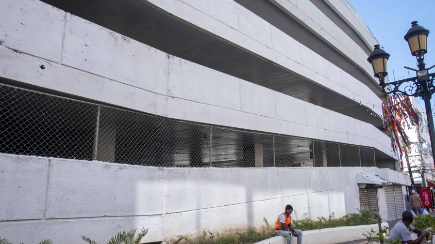 Alcaldía se apresta a demoler el parqueo de la calle José Reyes