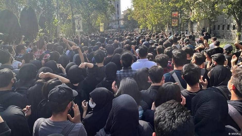 Regresan las protestas a varias ciudades de Irán