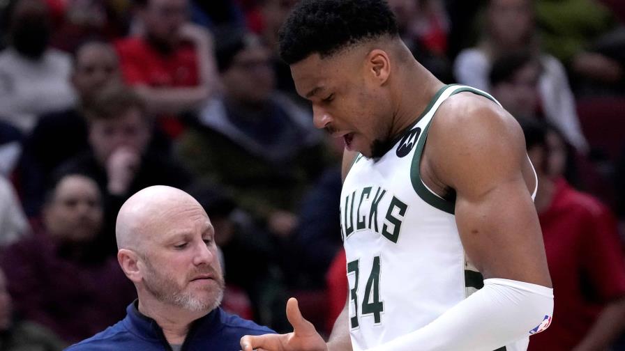 VIDEOS | Giannis sufre un esguince de muñeca, pero radiografía excluye lesiones graves