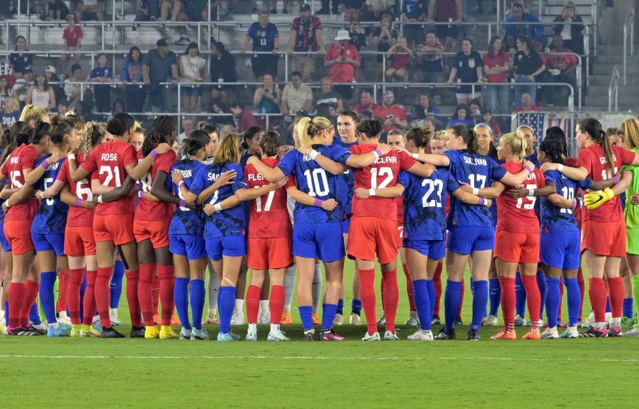 Selección femenina de EEUU vence a Canadá; le muestra apoyo