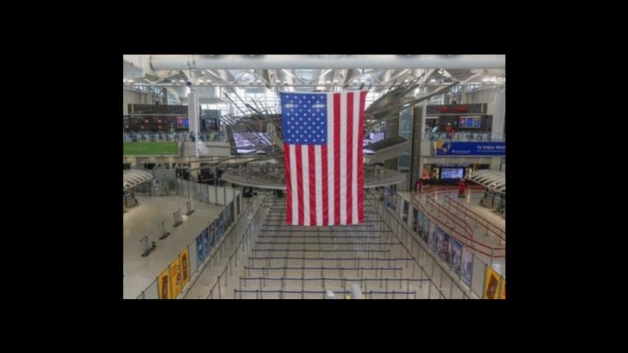 Cancelan y desvían varios vuelos por un apagón en el aeropuerto de Nueva York Cancelan y desvían varios vuelos por un apagón en el aeropuerto de Nueva York