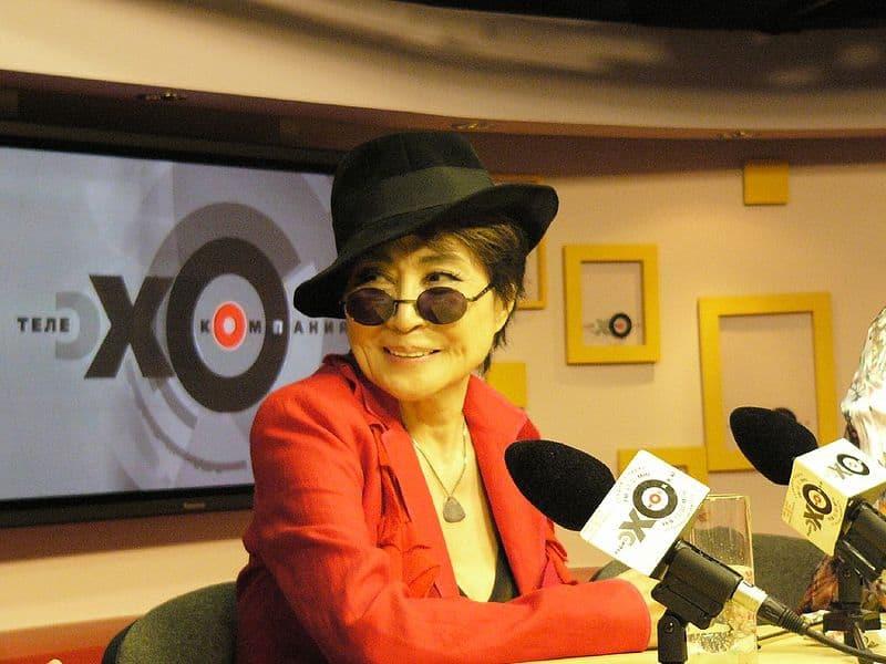 Yoko Ono, sinónimo de vanguardia, pacifismo y viuda de Lennon, cumple 90 años