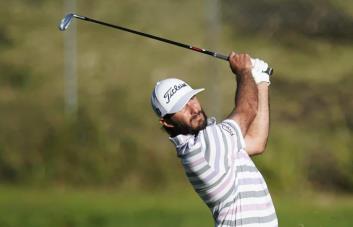 El estadounidense Max Homa lidera en solitario el Genesis Invitational