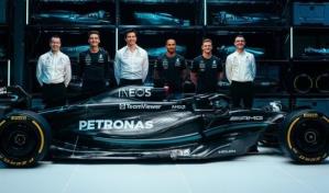 Mercedes recupera el color negro en su nuevo W14 para ir en serio en 2023