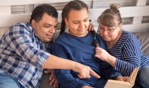 Psicólogo insta a mejorar la comunicación entre padres e hijos y fortalecer vínculos de confianza