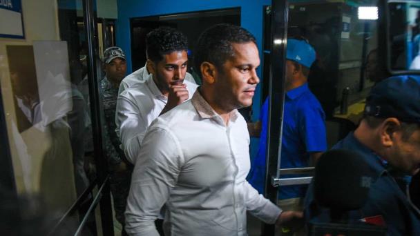 Imponen medidas de coerción a propietarios de mueblería que colapsó en La Vega
