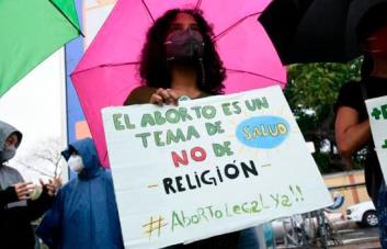 Si no es Dios, ¿por qué quiere abortar?, las barreras persisten en Colombia