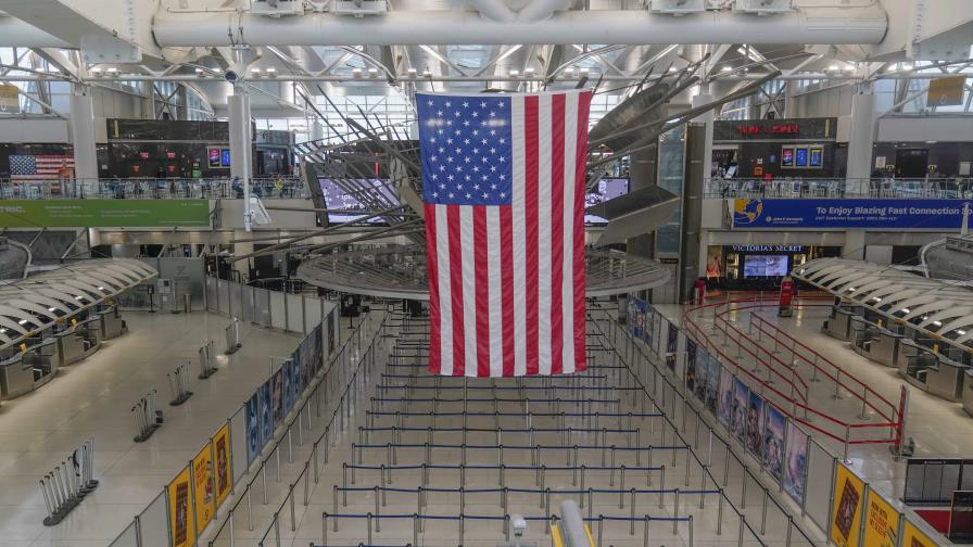 Aeropuerto de Nueva York repara corte de energía que causó la cancelación de varios vuelos