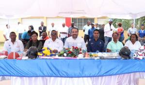 Inefi entrega cancha remozada y utilería deportiva en Bayaguana