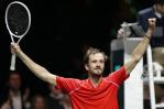 Medvedev remonta ante Sinner en Rotterdam para 16to título