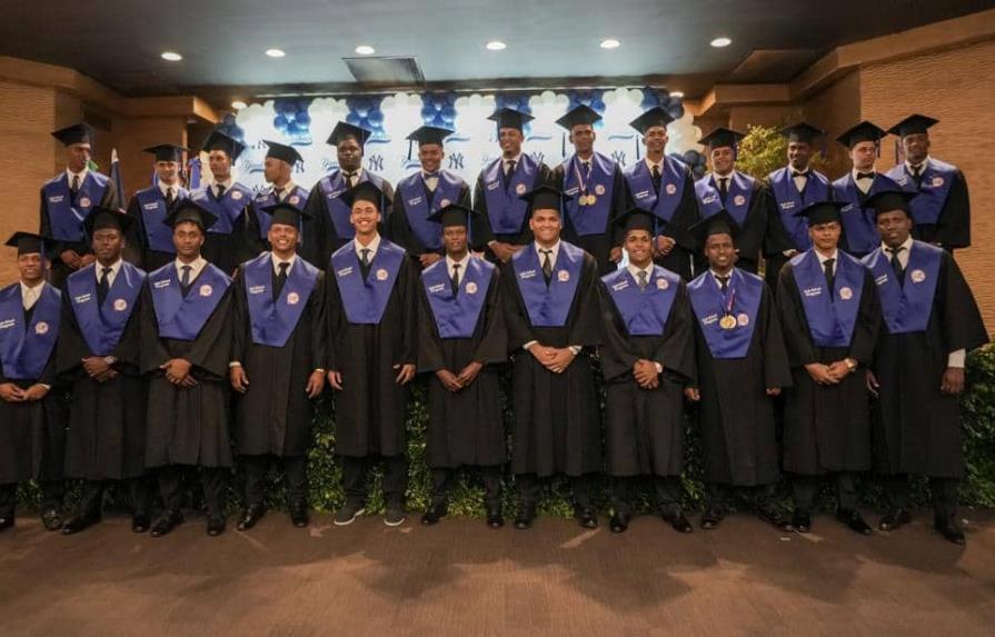 Video | Los Yanquis de Nueva York celebran graduación escolar de 44 prospectos en República Dominicana