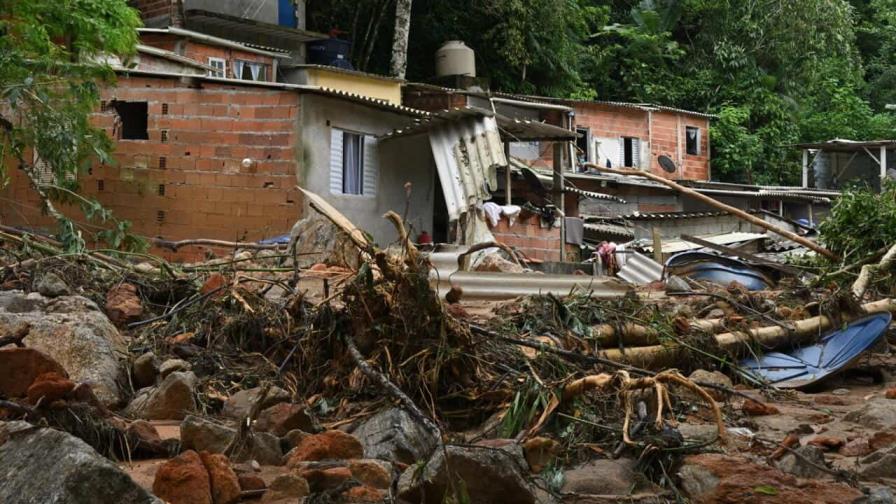 Supervivientes del temporal en Brasil, ante el horror de haberlo perdido todo Supervivientes del temporal en Brasil, ante el horror de haberlo perdido todo