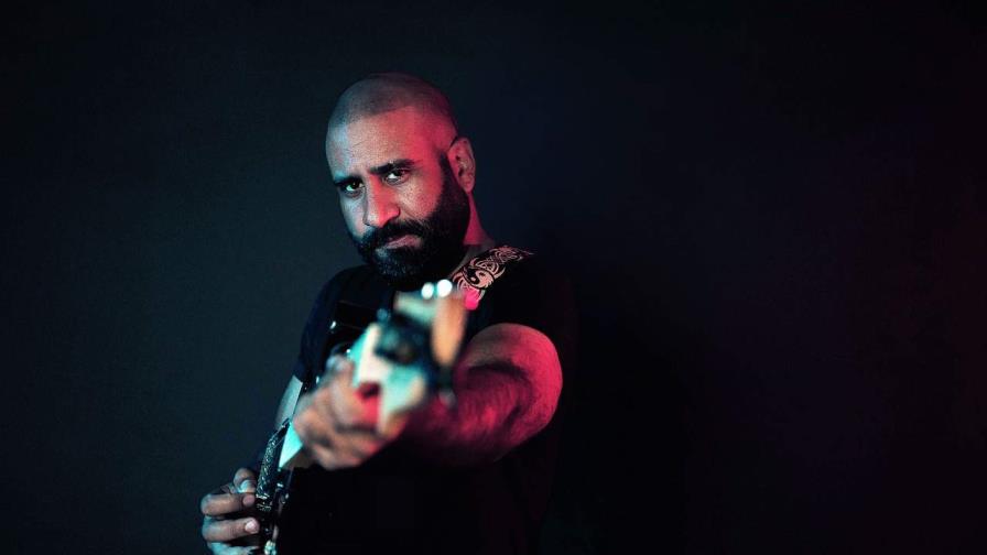 “¡Sálvame!”, la nueva canción del cantautor de rock Karil