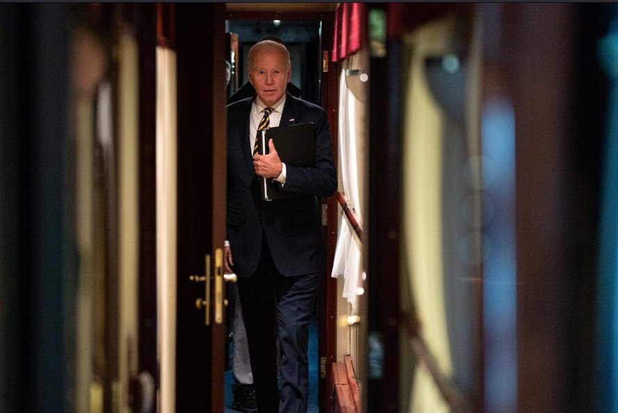 Biden llega a Polonia tras su viaje sorpresa a Ucrania