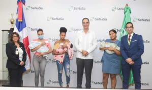 Senasa entrega carné de afiliación a los primeros bebés nacidos en el 2023
