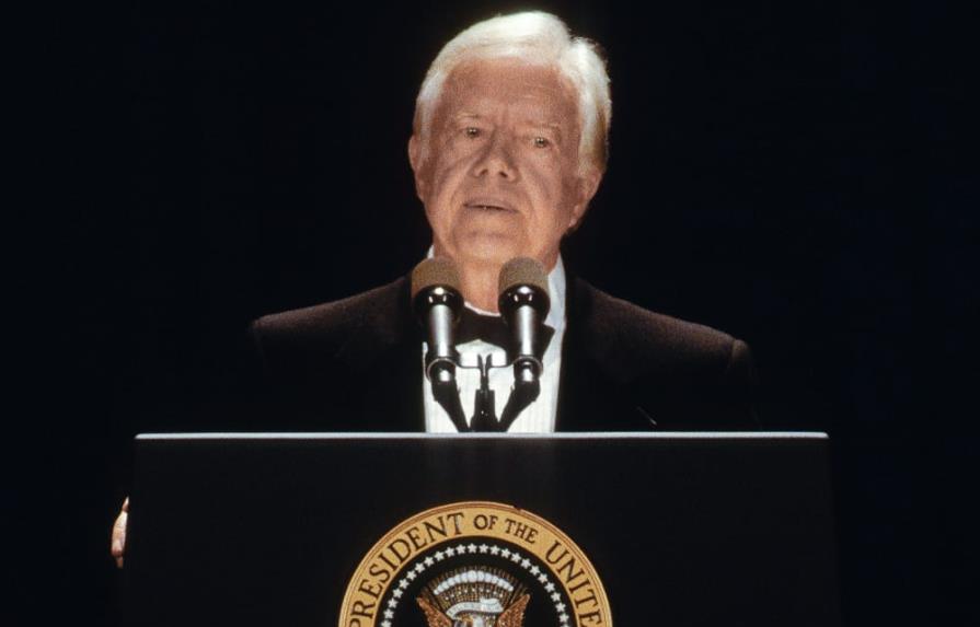 Decenas rezan por Jimmy Carter tras anuncio de cuidados paliativos