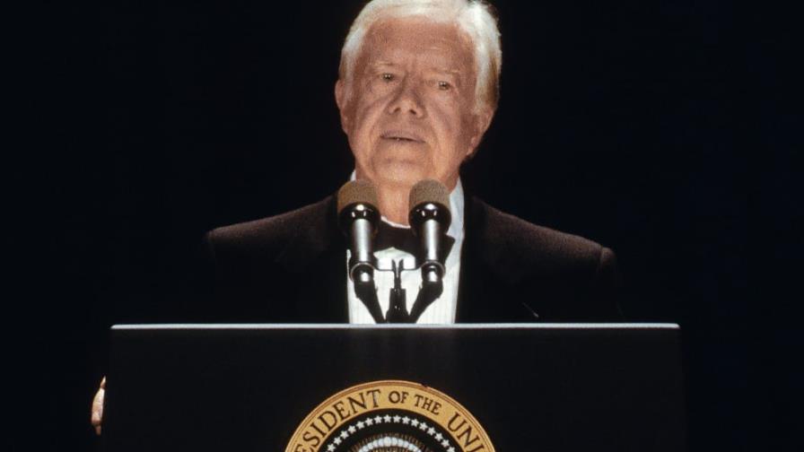 Decenas rezan por Jimmy Carter tras anuncio de cuidados paliativos