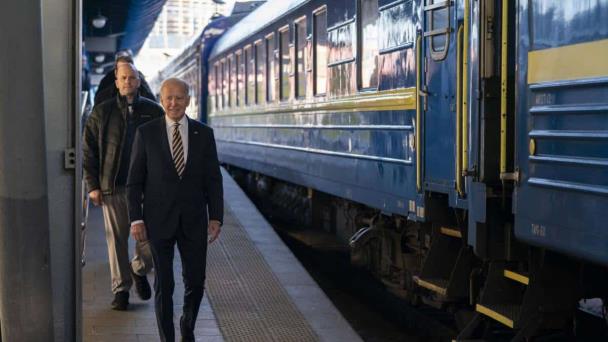 Vuelo secreto y tren nocturno: cómo Biden llegó a Kiev