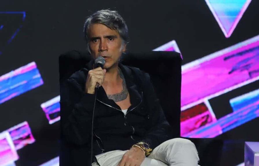Alejandro Fernández vuelve a subirse a un escenario tras pedir perdón por dar un concierto borracho