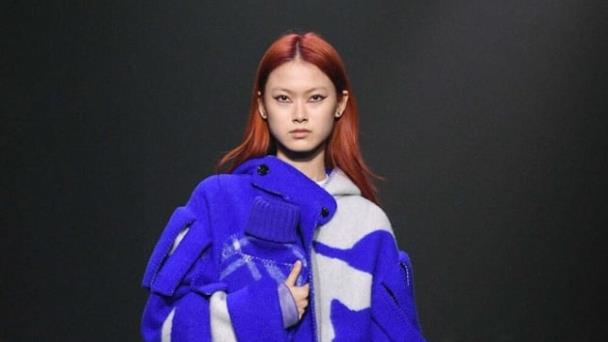 Así fue el esperado debut de Daniel Lee en Burberry