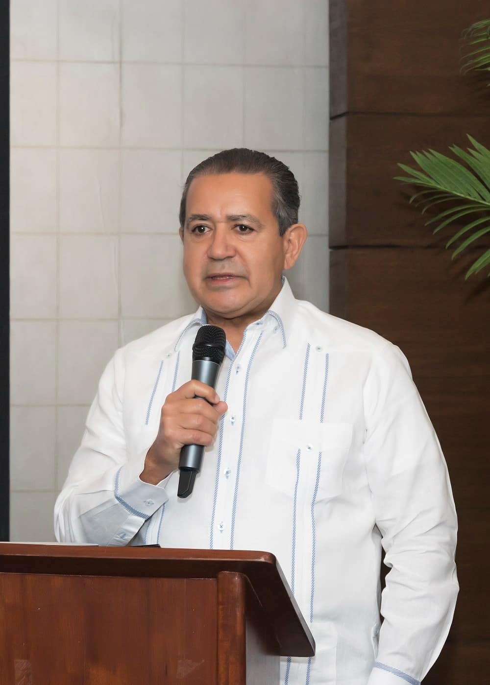 El Dr. Tomás Vargas, durante lanzamiento Unidad de Investigación del INCOCEGLA.