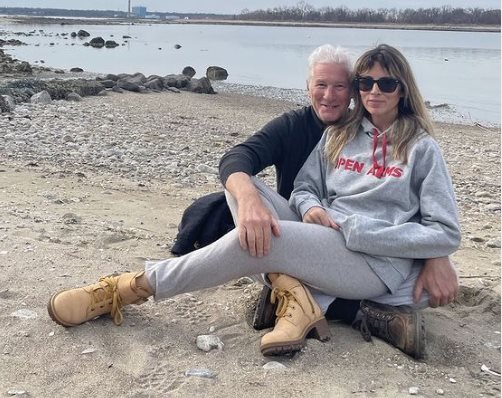 El actor Richard Gere se recupera de neumonía durante vacaciones en México