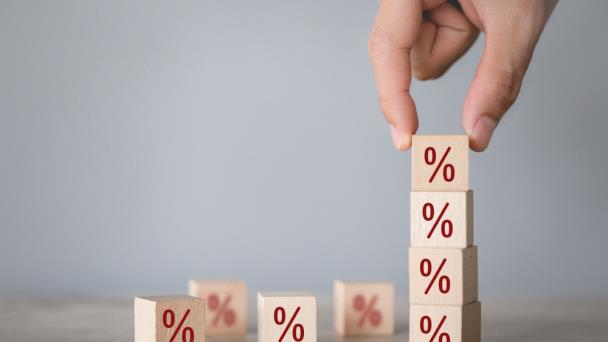 Las tasas de interés siguen senda alcista y se elevan más que en 2021