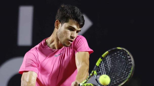 Norrie avanza; lluvia interrumpe partido de Alcaraz en Río