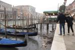 La marea baja prolonga la sequía en los canales de Venecia