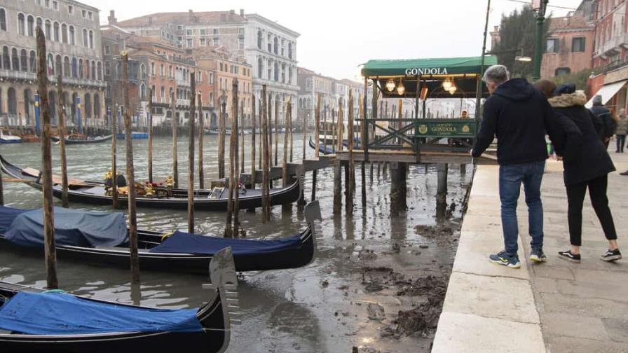La marea baja prolonga la sequía en los canales de Venecia La marea baja prolonga la sequía en los canales de Venecia