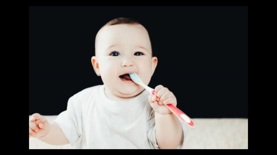 Qué hacer cuando a los bebés les comienzan a salir los dientes Qué hacer cuando a los bebés les comienzan a salir los dientes