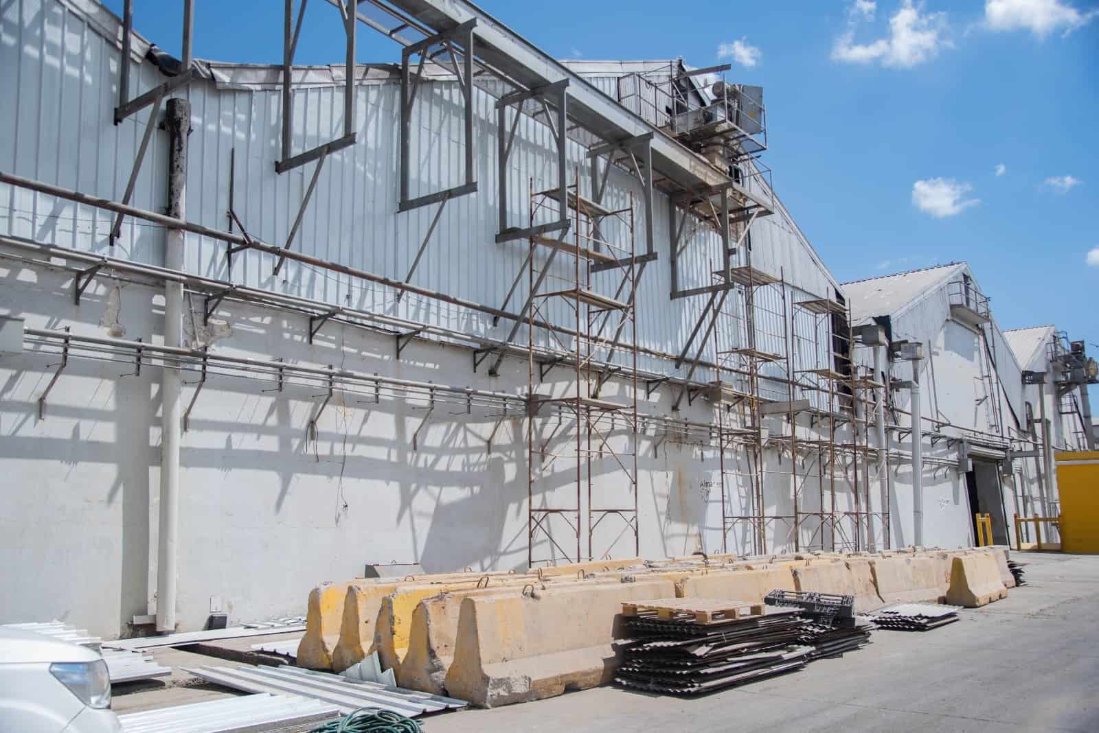 La Terminal Granelera cuenta con cinco almacenes.  