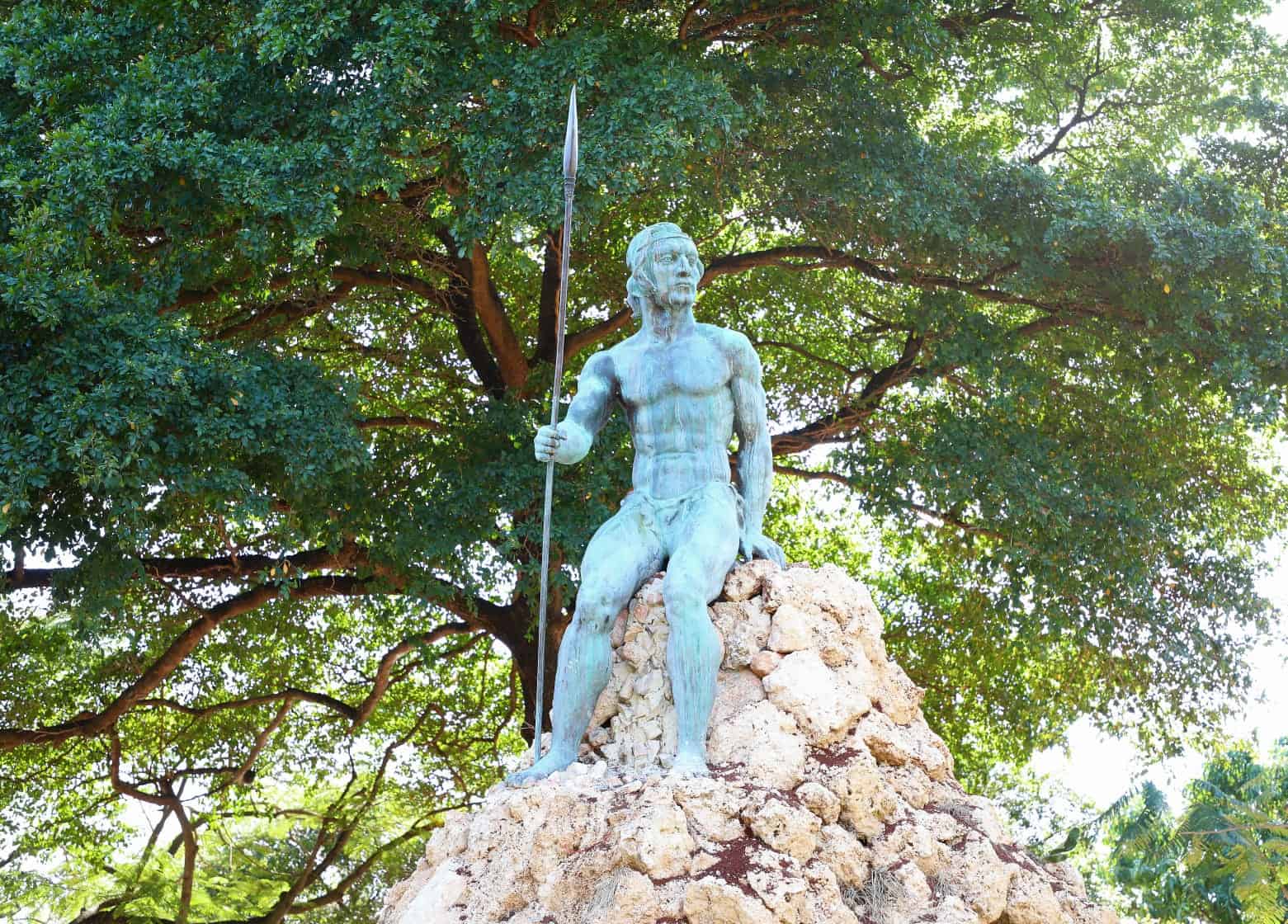 Escultura del cacique Enriquillo, esculpida por José Ramón Rotellini.