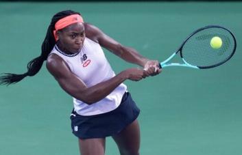 Gauff se cita con Swiatek en Dubái, Sabalenka pierde