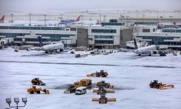 Más de 1, 500 vuelos cancelados en EE.UU. por tormenta invernal