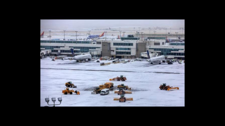 Más de 1, 500 vuelos cancelados en EE.UU. por tormenta invernal
