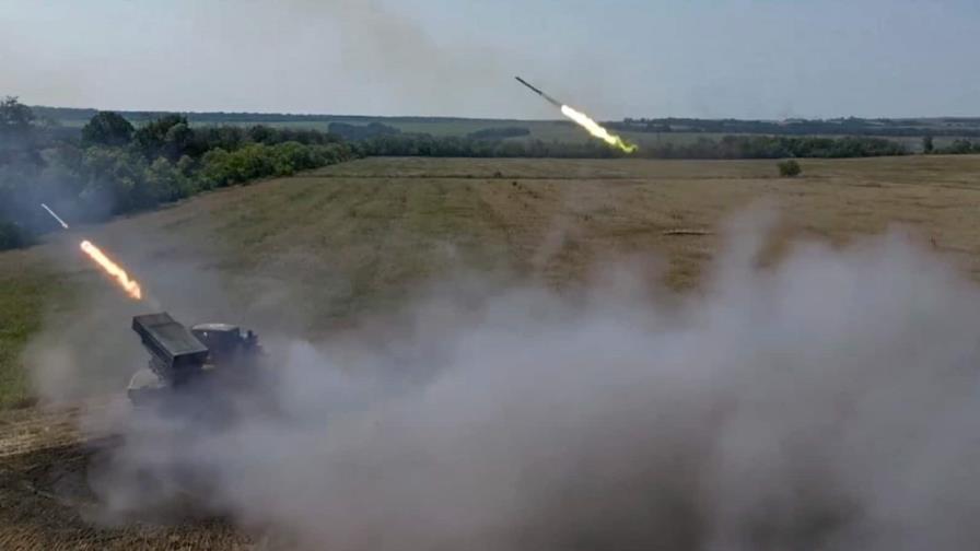 Rusia bombardea red ferroviaria ucraniana para bloquear llegada de ayuda militar