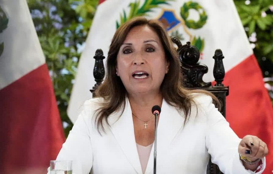 Boluarte dice que acusaciones de corrupción son maniobra contra su gobierno