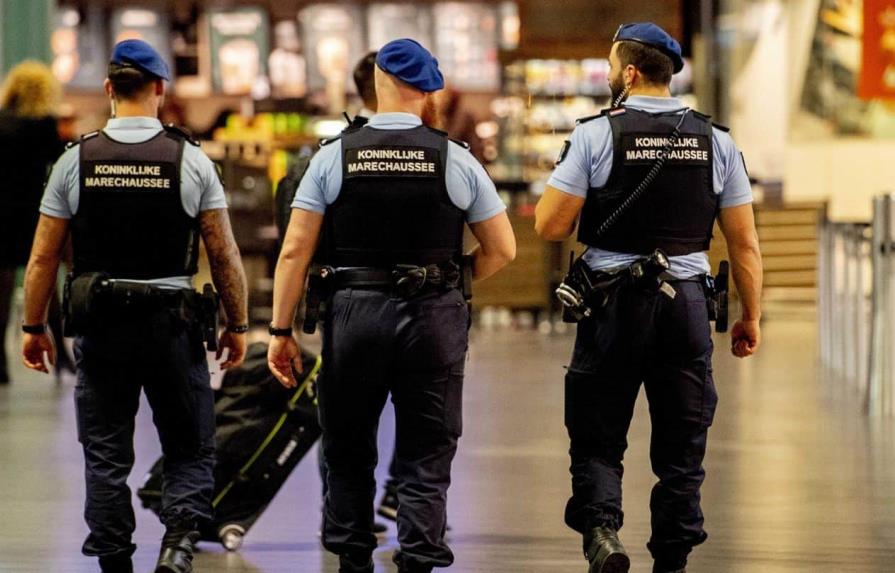 Cerrado tráfico aéreo en un aeropuerto de Países Bajos por amenaza de bomba