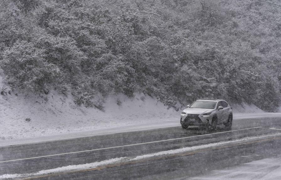 Prevén nevadas e inundaciones en California por tormenta invernal