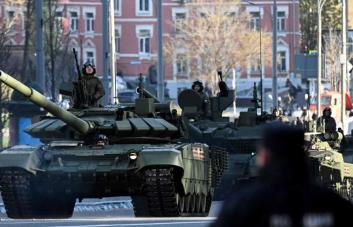 Una marcha en Varsovia conmemora el aniversario de la guerra en Ucrania